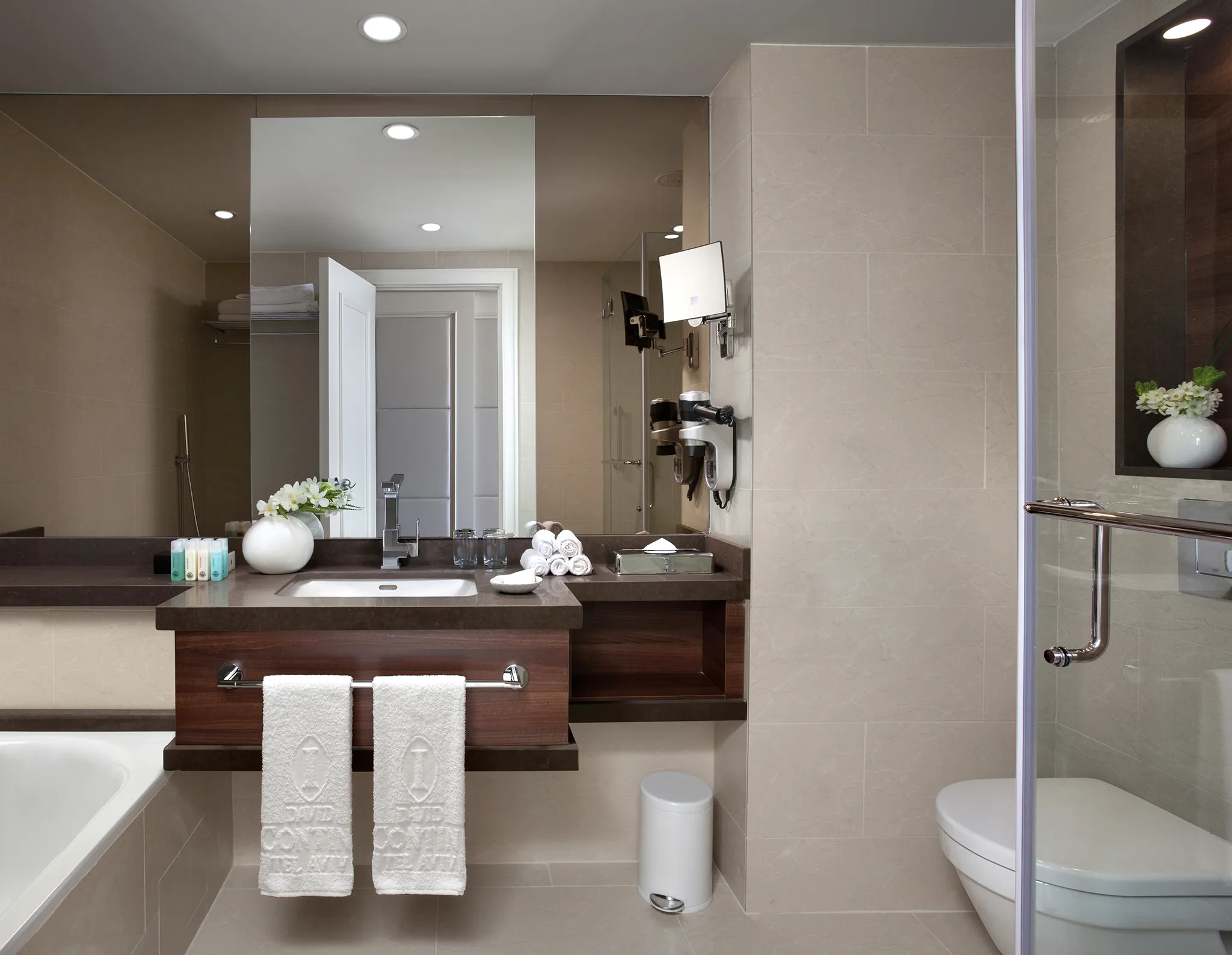 InterContinental David Tel Aviv Rooms and Suites Executive Room Bathroom